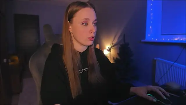 Snapshot of Rachel_Ro chatting on December 2024 06:48:02 PM Rachel Ro online show from December 2024 06:48:02 PM