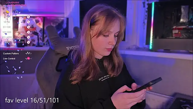 Snapshot of Rachel_Ro chatting on October 2025 08:10:02 PM Rachel Ro online show from October 2025 08:10:02 PM