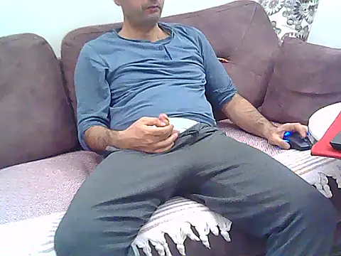 hoturkishman31 online show from April 2026 07:07:02 PM