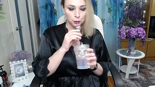 Mika Passion online show from November 2025 08:52:01 AM