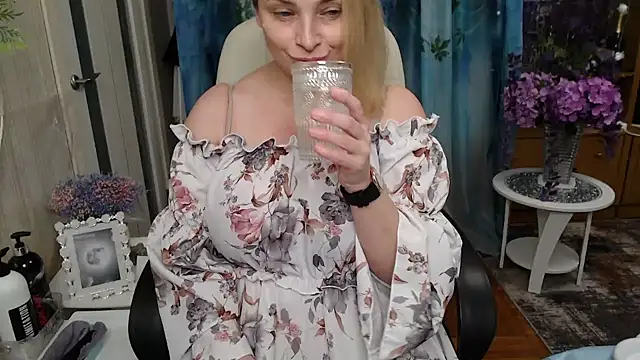 Mika Passion online show from November 2025 08:24:01 PM