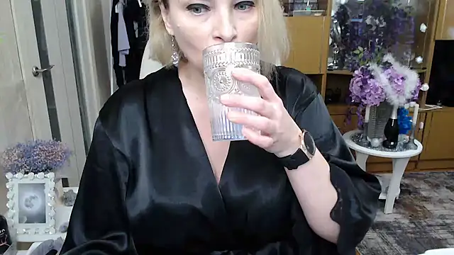 Mika Passion online show from December 2025 10:39:02 AM