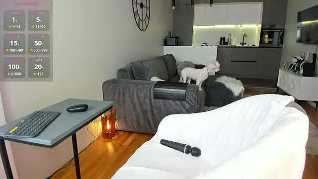 Juicy Bella online show from May 2026 08:28:02 AM