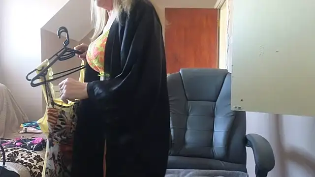 Snapshot of hollyjanesmith chatting on March 2026 12:24:02 PM hollyjanesmith online show from March 2026 12:24:02 PM