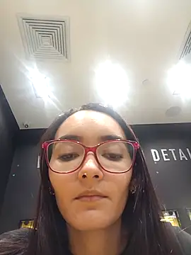 LinzyBaner online show from November 2025 08:42:02 PM