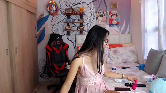 LinzyBaner online show from May 2026 09:12:02 PM