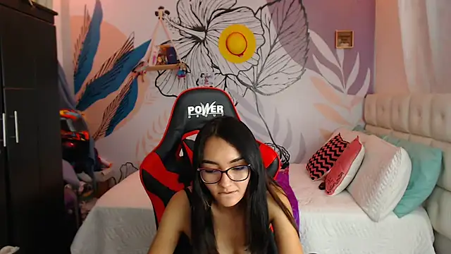 LinzyBaner online show from February 2025 11:37:02 PM