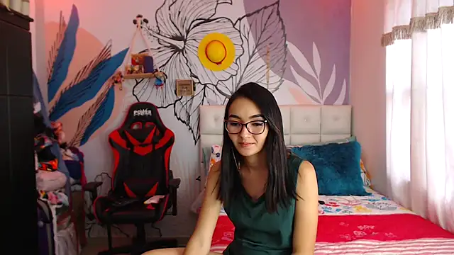 LinzyBaner online show from December 2024 09:45:02 PM