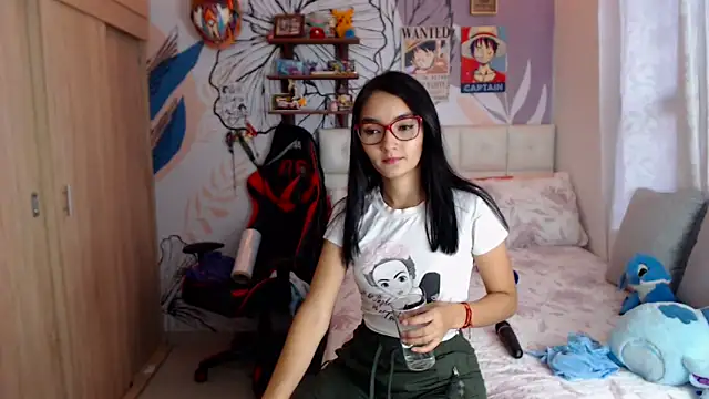 LinzyBaner online show from May 2026 10:13:02 PM