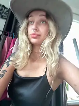 Snapshot of MonicaMilz chatting on December 2024 10:39:02 AM MonicaMilz online show from December 2024 10:39:02 AM