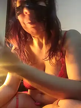 Snapshot of LAURAFOCOSA chatting on December 2025 10:54:02 PM LAURAFOCOSA online show from December 2025 10:54:02 PM