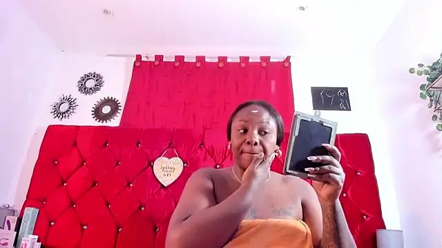 Snapshot of harleyevaans chatting on October 2025 12:28:01 PM harleyevaans online show from October 2025 12:28:01 PM