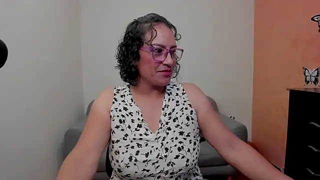 Snapshot of scarlet_wet chatting on June 2026 11:42:01 PM scarlet wet online show from June 2026 11:42:01 PM