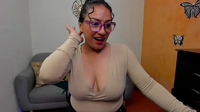Snapshot of scarlet_wet chatting on May 2026 11:26:01 PM scarlet wet online show from May 2026 11:26:01 PM