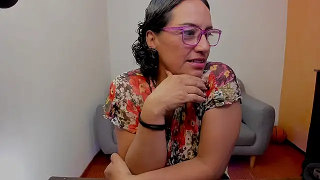 Snapshot of scarlet_wet chatting on June 2026 11:46:02 PM scarlet wet online show from June 2026 11:46:02 PM