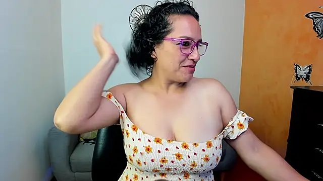 Snapshot of scarlet_wet chatting on April 2026 11:31:01 PM scarlet wet online show from April 2026 11:31:01 PM