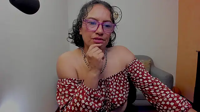 Snapshot of scarlet_wet chatting on June 2026 12:32:02 AM scarlet wet online show from June 2026 12:32:02 AM