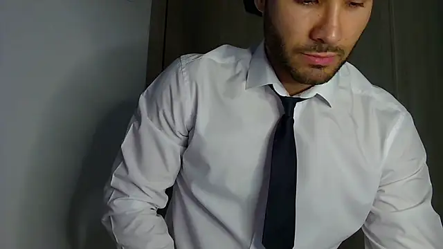 Justynn1 online show from April 2026 11:43:02 PM