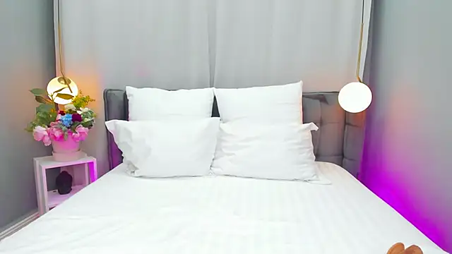 Snapshot of EmillyBronte chatting on March 2025 08:09:01 PM EmillyBronte online show from March 2025 08:09:01 PM