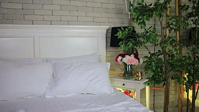 Snapshot of EmillyBronte chatting on November 2025 08:12:01 PM EmillyBronte online show from November 2025 08:12:01 PM