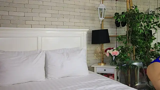 Snapshot of EmillyBronte chatting on September 2025 07:28:02 PM EmillyBronte online show from September 2025 07:28:02 PM