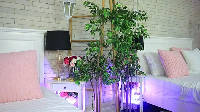 Snapshot of EmillyBronte chatting on December 2025 08:24:02 PM EmillyBronte online show from December 2025 08:24:02 PM