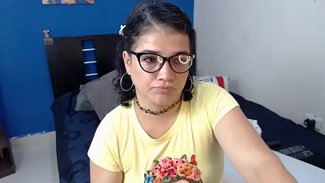 GlendaStarx online show from April 2026 08:04:02 PM
