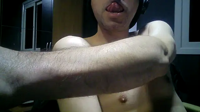 gauchors20 online show from May 2026 03:01:02 AM