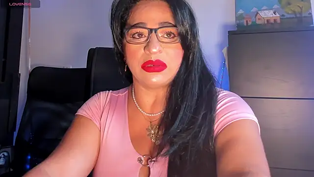 Snapshot of TamaraAniston chatting on March 2025 04:02:01 PM TamaraAniston online show from March 2025 04:02:01 PM