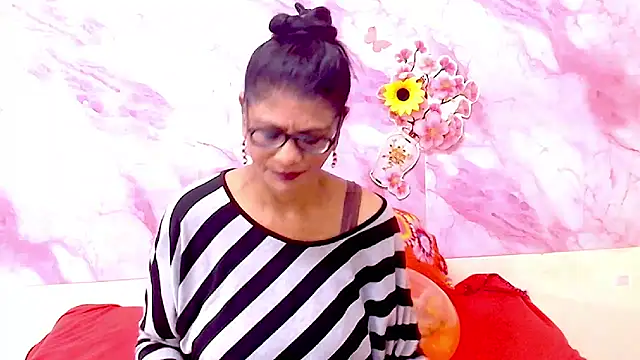 IndianAllure online show from February 2026 05:49:01 AM