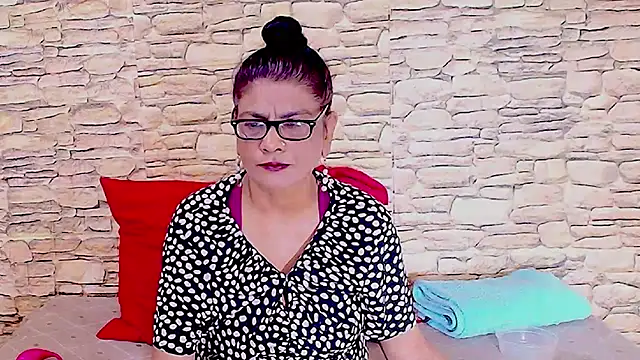 IndianAllure online show from December 2025 05:34:01 AM