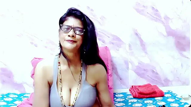 Snapshot of IndianAllure chatting on March 2025 06:06:02 AM IndianAllure online show from March 2025 06:06:02 AM