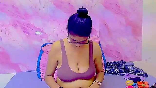 Snapshot of IndianAllure chatting on October 2025 05:30:01 AM IndianAllure online show from October 2025 05:30:01 AM