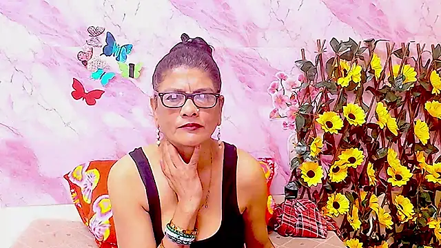 Snapshot of IndianAllure chatting on December 2025 05:39:02 AM IndianAllure online show from December 2025 05:39:02 AM