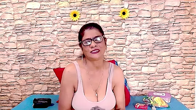 IndianAllure online show from May 2026 05:50:02 AM
