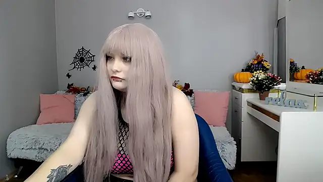 Estheri online show from November 2025 07:45:01 AM