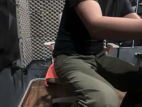 Snapshot of TheSantis chatting on September 2025 09:03:01 PM TheSantis online show from September 2025 09:03:01 PM