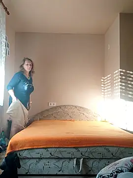 Snapshot of Elza01 chatting on November 2025 06:49:02 AM Elza01 online show from November 2025 06:49:02 AM