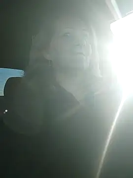 Snapshot of Elza01 chatting on November 2025 06:51:01 AM Elza01 online show from November 2025 06:51:01 AM