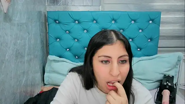 MAARYMOON online show from March 2025 05:45:01 PM