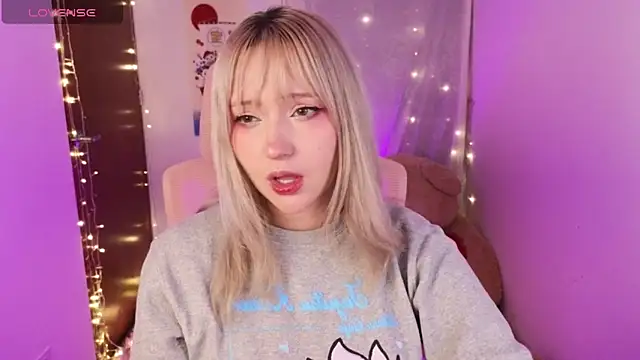 Snapshot of KuroChan420 chatting on January 2026 03:43:02 AM KuroChan420 online show from January 2026 03:43:02 AM