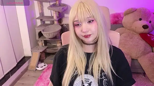 Snapshot of KuroChan420 chatting on February 2026 02:13:01 AM KuroChan420 online show from February 2026 02:13:01 AM