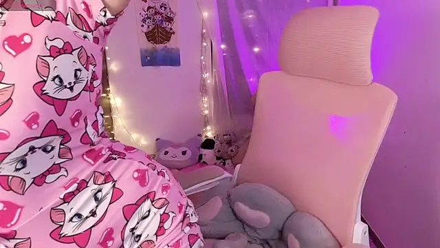 Snapshot of KuroChan420 chatting on November 2025 01:39:02 AM KuroChan420 online show from November 2025 01:39:02 AM