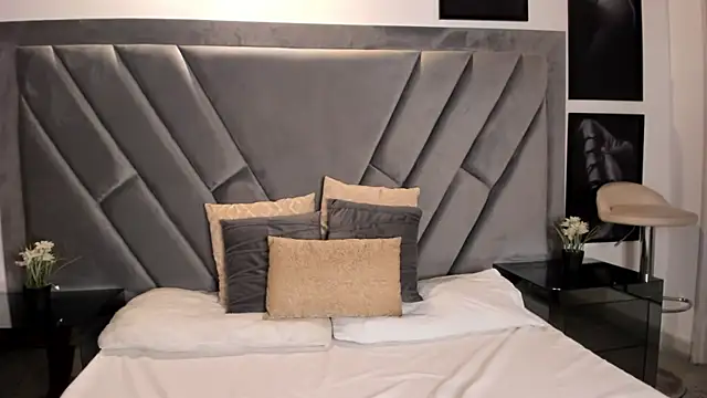 Emma jonness online show from January 2026 06:01:01 PM