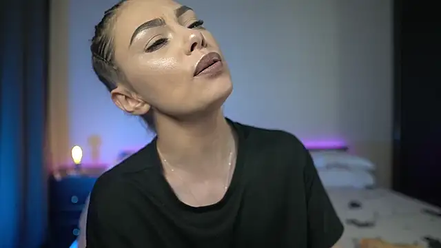 Snapshot of TiffanyPierce chatting on February 2026 09:10:01 PM TiffanyPierce online show from February 2026 09:10:01 PM