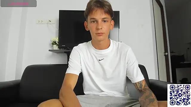 Snapshot of MiracleCam chatting on February 2026 08:23:01 AM MiracleCam online show from February 2026 08:23:01 AM