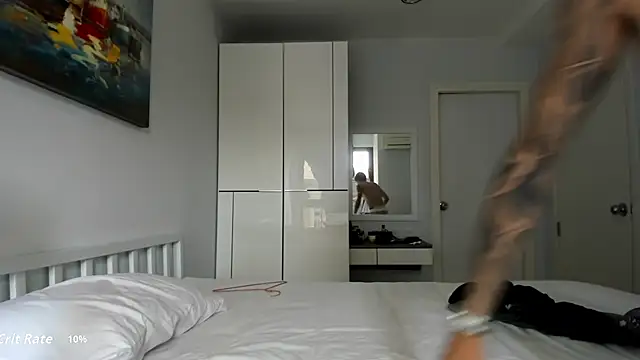 Snapshot of MiracleCam chatting on November 2025 03:44:01 AM MiracleCam online show from November 2025 03:44:01 AM