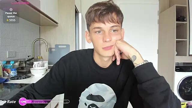 Snapshot of MiracleCam chatting on November 2025 08:46:02 AM MiracleCam online show from November 2025 08:46:02 AM