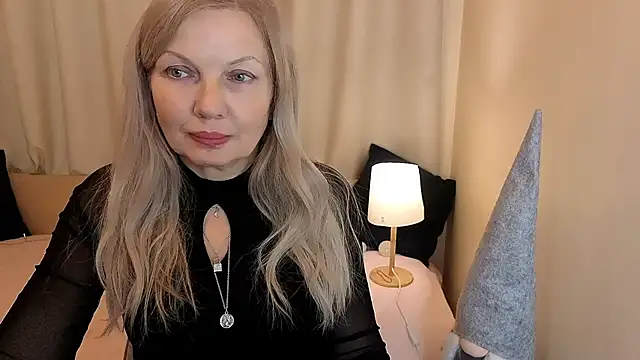 Abby Moore  online show from December 2025 07:44:01 AM