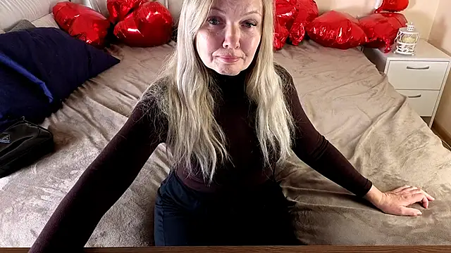 Abby Moore  online show from March 2026 01:27:02 PM